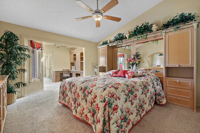 Building Photo - 38960 Kilimanjaro Dr