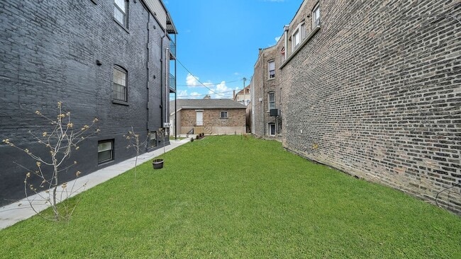 Building Photo - 2704 W 24th Pl