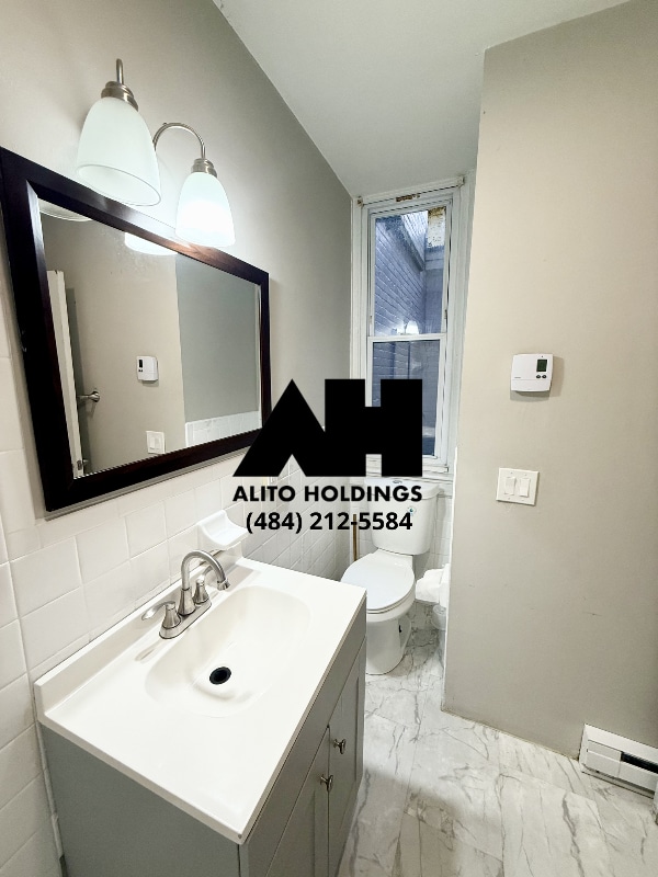 Building Photo - 104 N 10th St