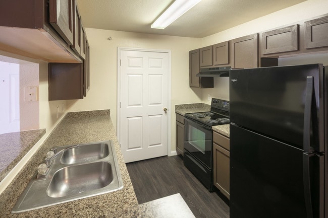 Building Photo - Bellfort Pines