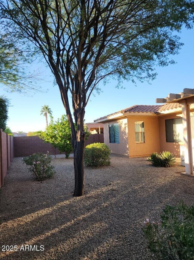 Building Photo - 16841 W Cortaro Point Dr