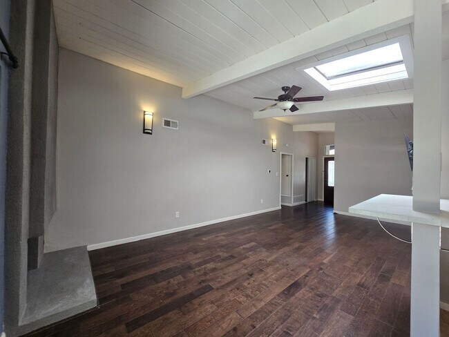 Building Photo - 5539 Baja Dr