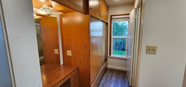 Building Photo - 804-808 H Ave.