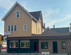 Building Photo - 707 E Brady St