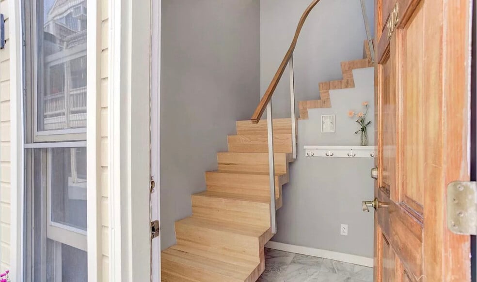 Building Photo - 2201 Pearl St