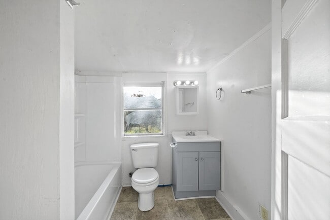 Building Photo - 1124 Palmyra Rd