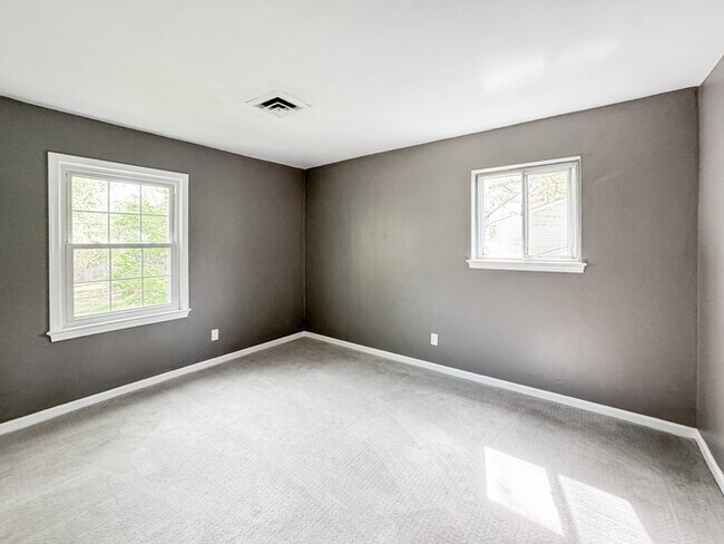 Building Photo - COME MEET YOUR NEW HOME IN KINGS GRANT!