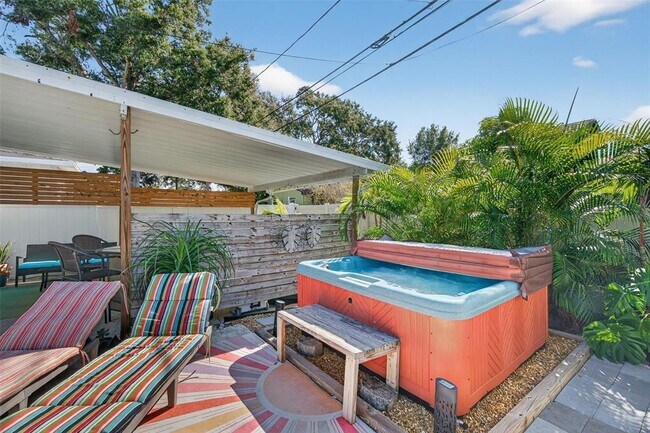 Building Photo - 2444 34th Ave N