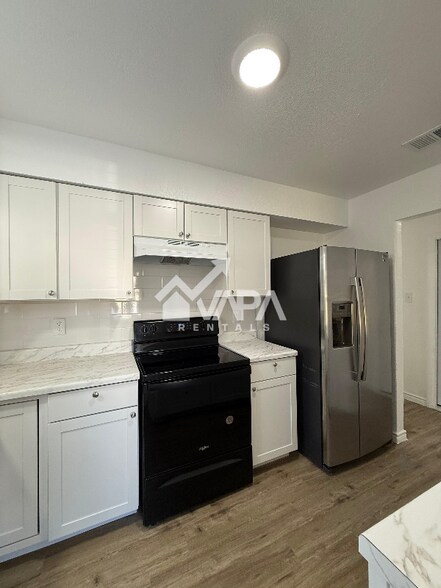 Building Photo - 5212 Vinecrest Cir