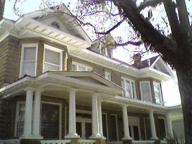 Building Photo - 2218 Barnard St