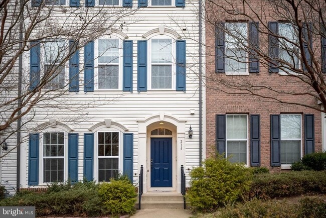 Building Photo - 214 Almond Dr