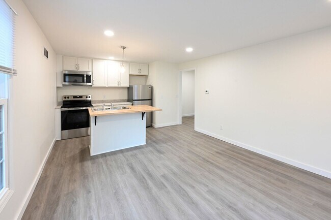 Building Photo - 108 Western Ave