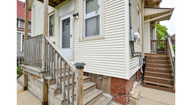 Back Enterences - 2565 N Oakland Ave