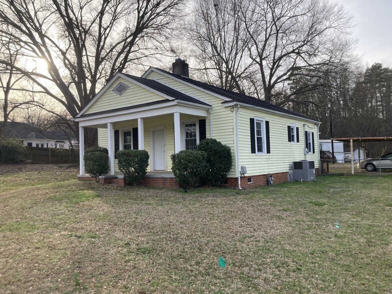 Primary Photo - 105 Elm St