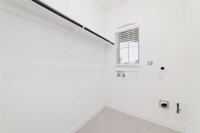 Building Photo - 925 Crystal Bnd Ln
