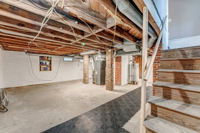 Building Photo - 58 Levels Rd