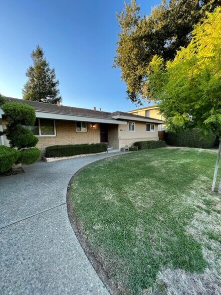 Building Photo - 6940 Los Cerros Dr