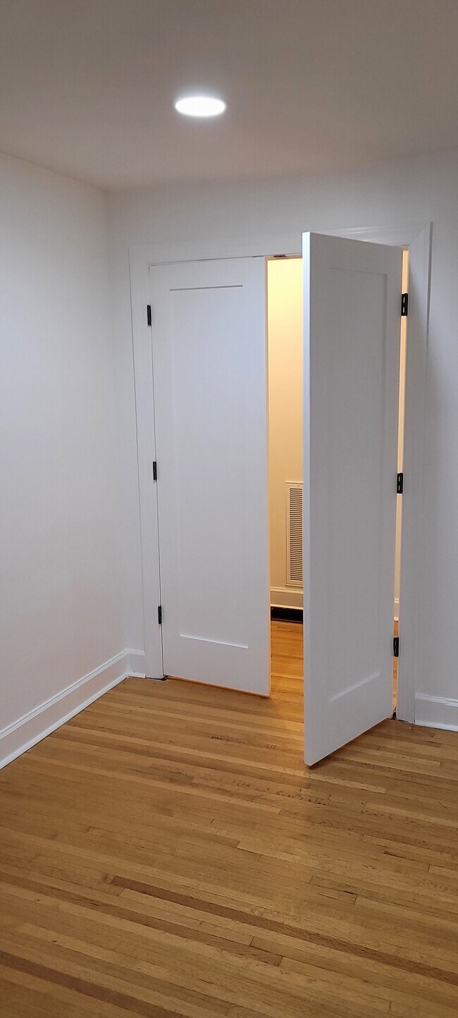 Building Photo - 3103 Wingate Ave