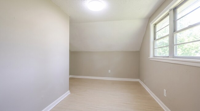 Building Photo - 3 bedroom 2 bathroom single family home | section 8 welcomed