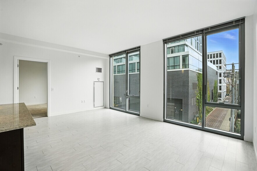 Building Photo - 155 Forest Ave