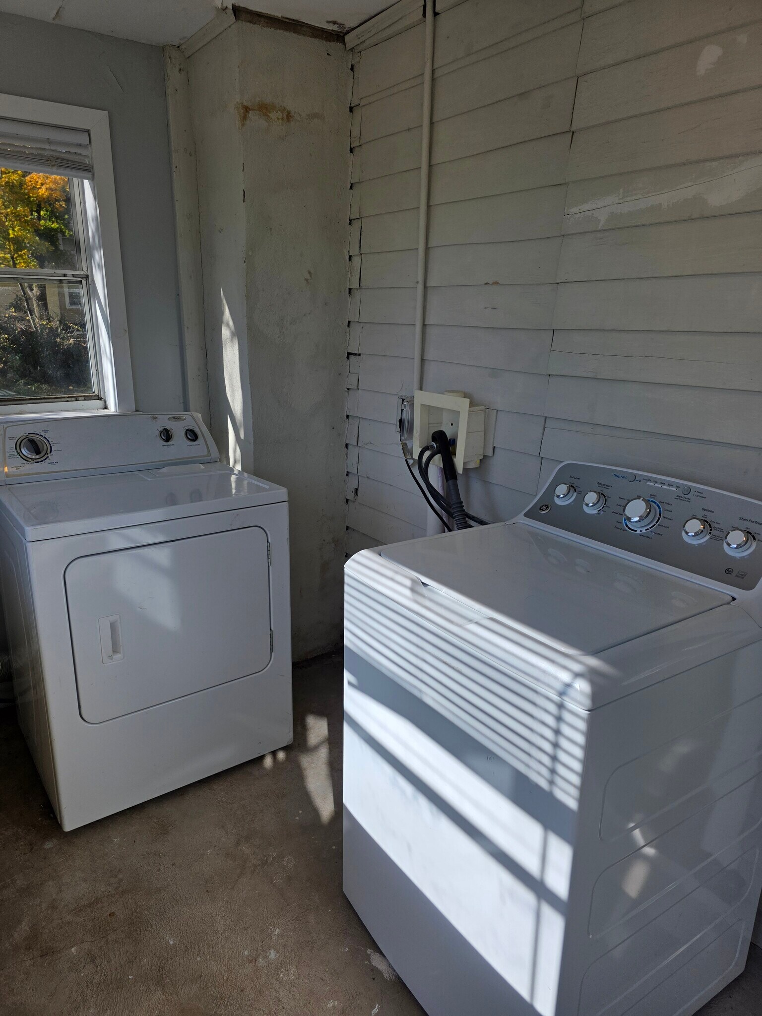 Building Photo - 2215 N Main St