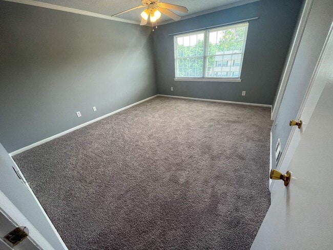 Building Photo - Adorable 2 bedroom, 2 1/2 bathroom townhom...
