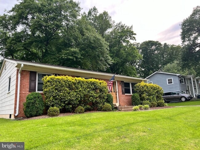 Building Photo - 4511 Eastlawn Ave
