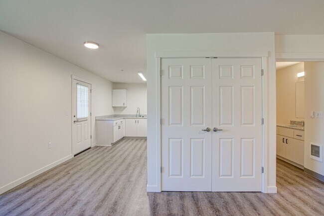 Building Photo - Country Living with Modern Flair: Wake up to the sounds of nature, Live Minutes from Everything