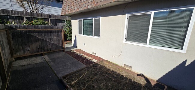Building Photo - Martinovich (Owner Approval Needed)