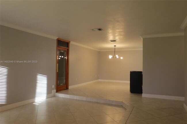 Building Photo - 925 SW 94th Ct