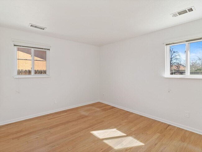 Building Photo - Spacious 4-Bed, 2-Bath Home | Large Backyard| Quick Access to Highway 528 and Other Routes| Pre-L...