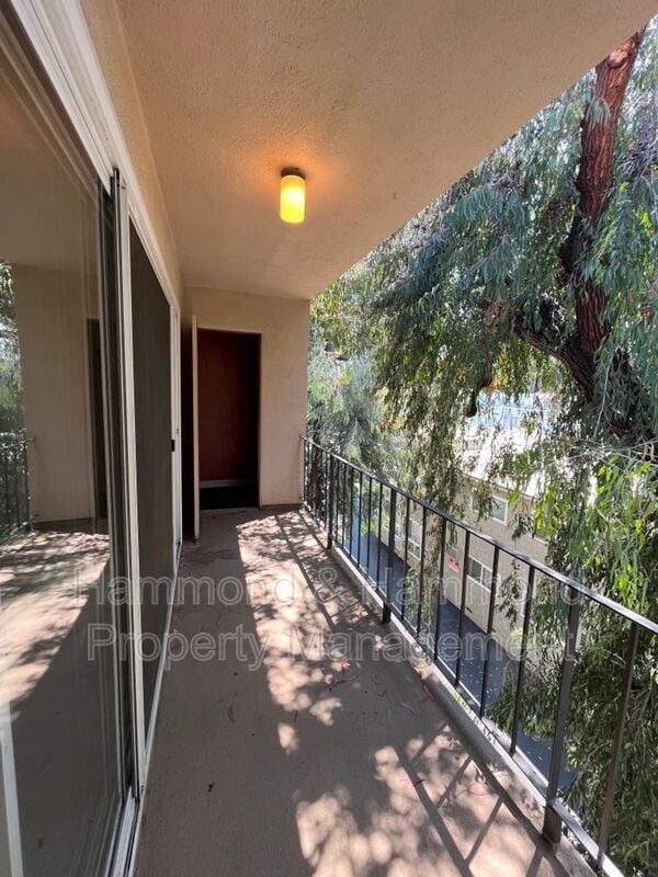 Building Photo - 15344 Weddington St