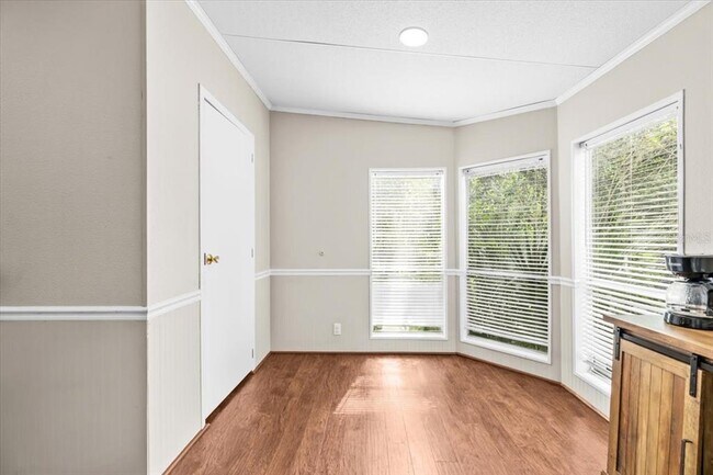 Building Photo - 13920 Hillcrest Dr