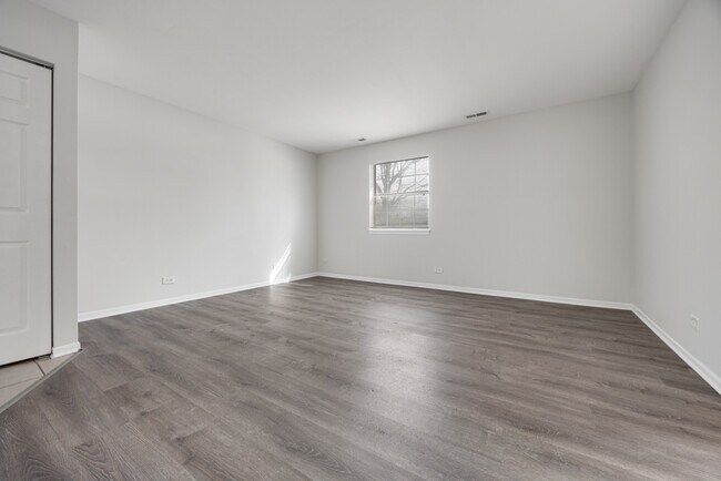 Building Photo - 21 N Park Blvd