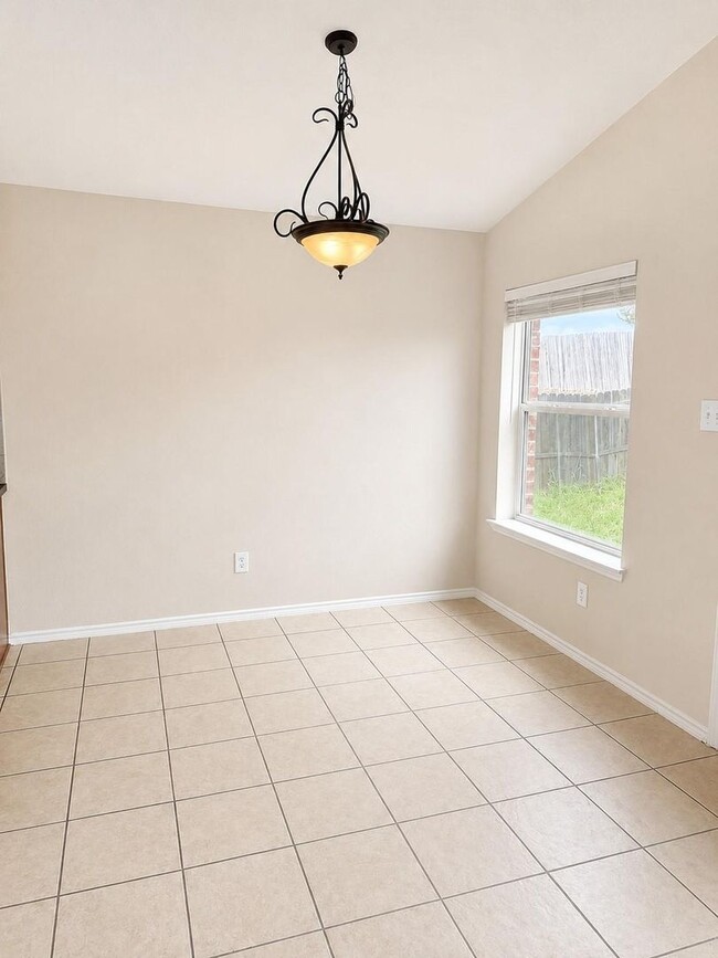 Building Photo - 1406 Millbrook Ln