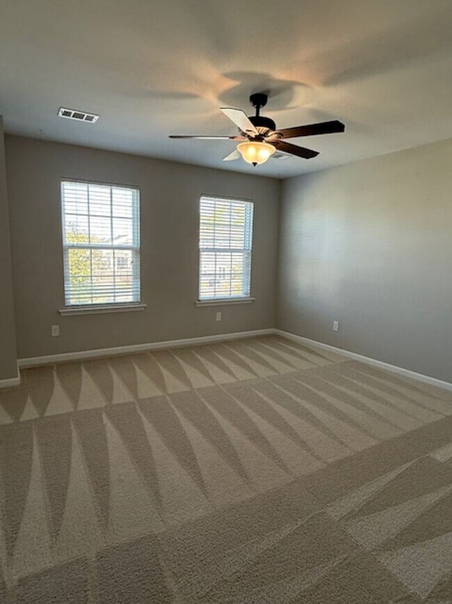 Building Photo - Beautiful 4BR Home in Shadow Moss – Available Now!