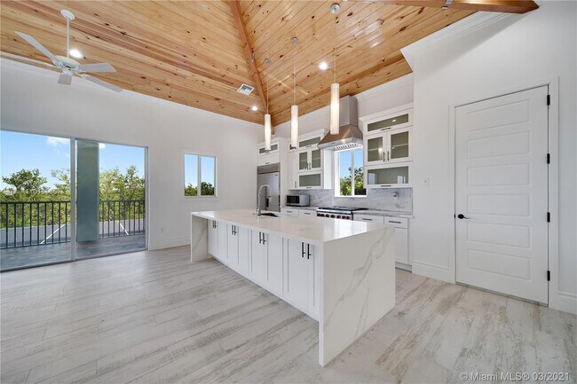 Building Photo - 2 Flamingo Hammock Rd