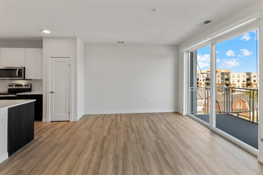 Building Photo - 5945 6th Ave