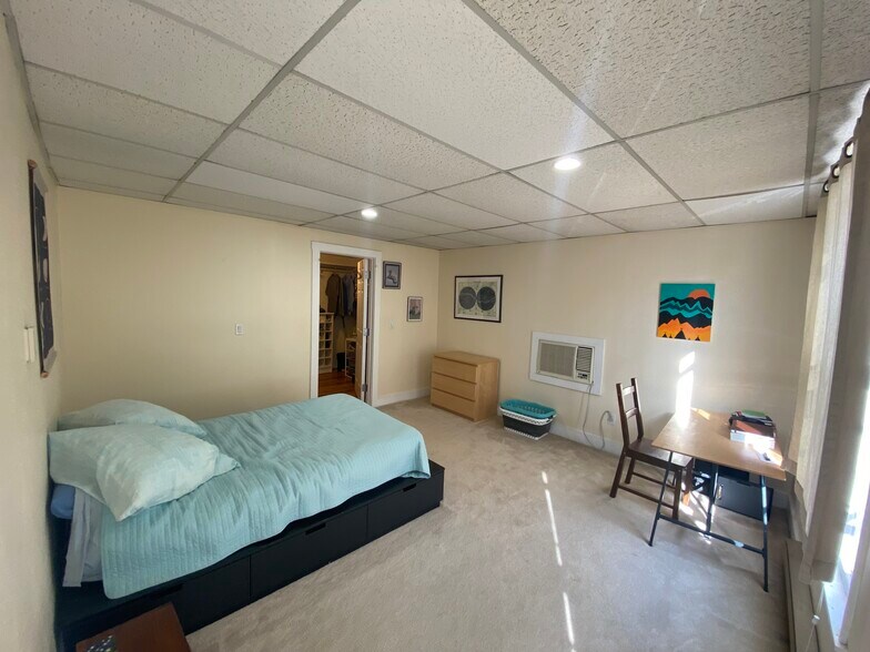 Building Photo - 38 W Main St