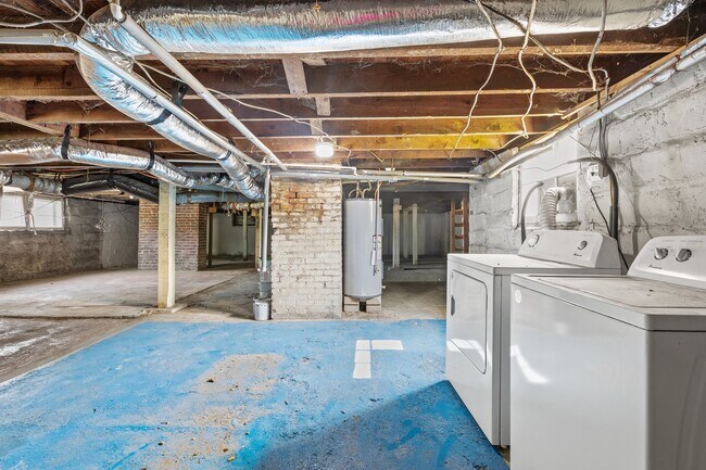 Building Photo - 602 E Jackson St