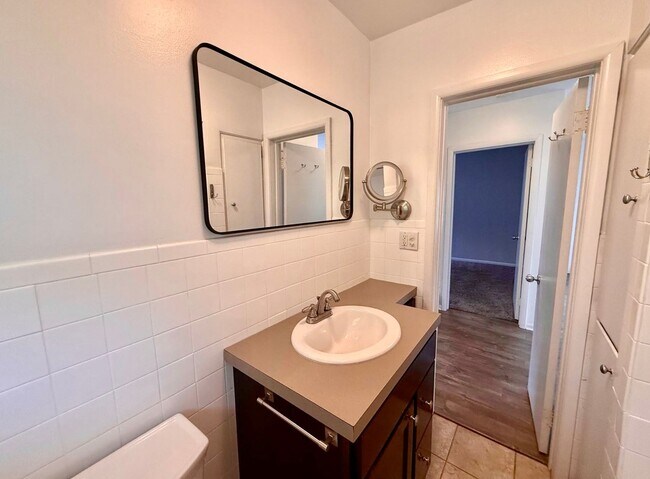 Building Photo - Brick Ranch in Forest Hills