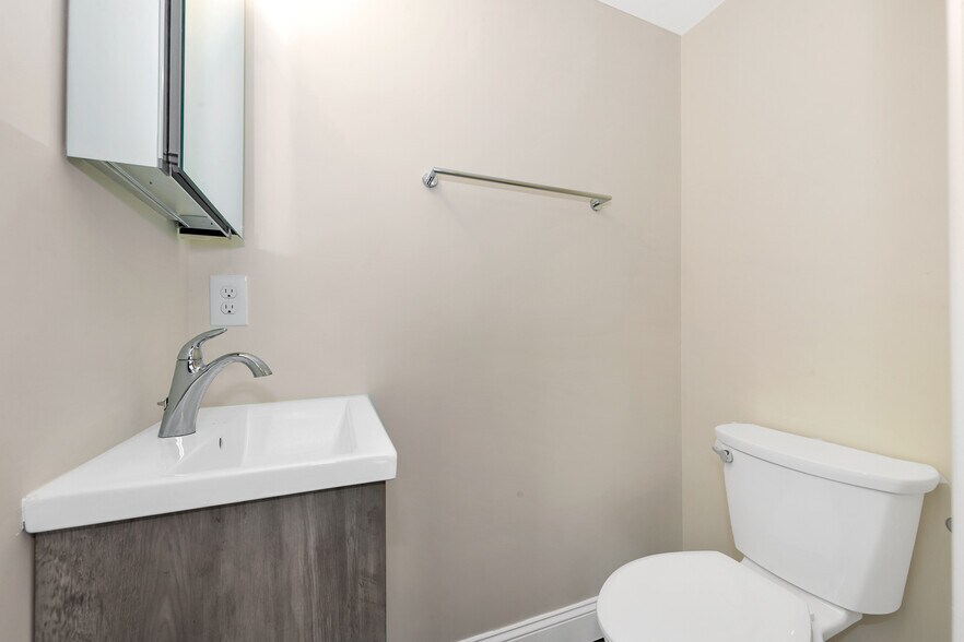 Building Photo - 43 Wright Ave