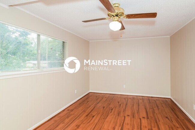 Building Photo - 3 Bedroom Pet-Friendly Home in Pleasant Gr...