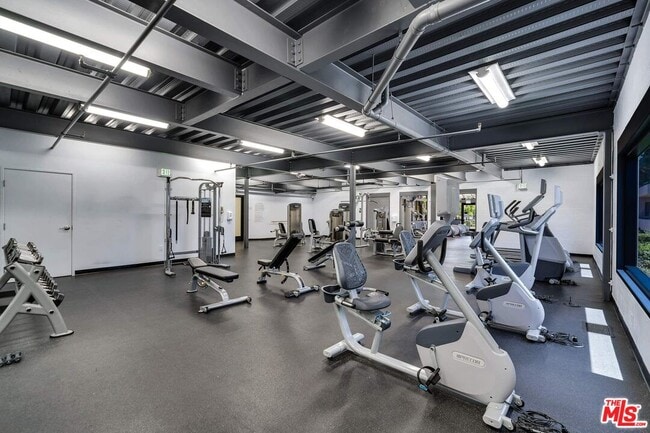 Building Photo - 2237 Century Hill