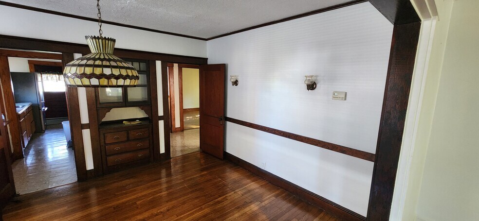 Building Photo - 14 Hurlcroft Ave