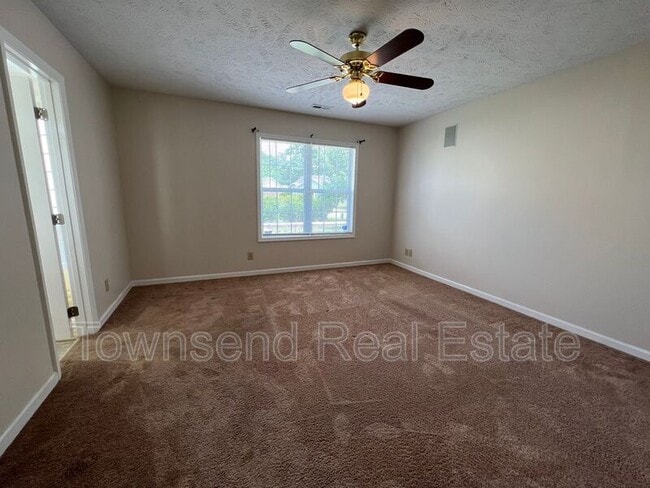 Building Photo - 3031 Kingfisher Dr