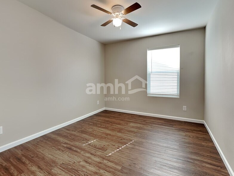 Building Photo - 945 Riggs Dr E