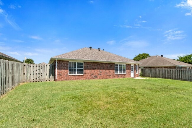 Building Photo - Great Location 3 Bedroom in Bentonville!