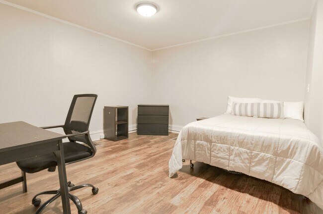 Building Photo - Two Bedroom Two Bath 112 Quarry