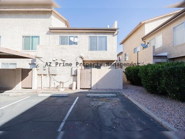 Building Photo - 4828 W Orangewood Ave